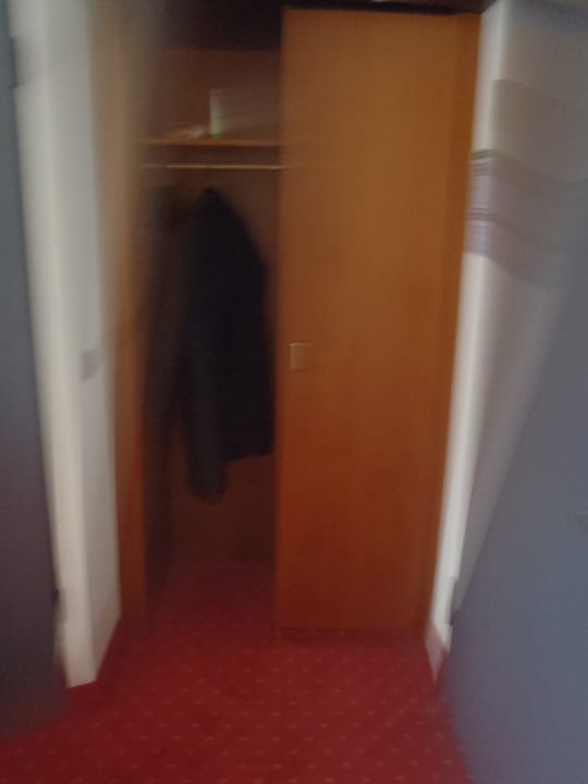 Kleiderschrank Hotel Amadeus ROYAL Berlin