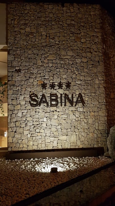 Außenansicht Sabina Hotel & Suites