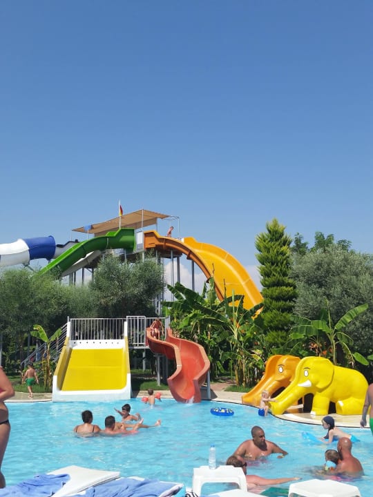 Der Kinderpool war immer besetzt, wie man sieht Saturn Palace Resort Hotel