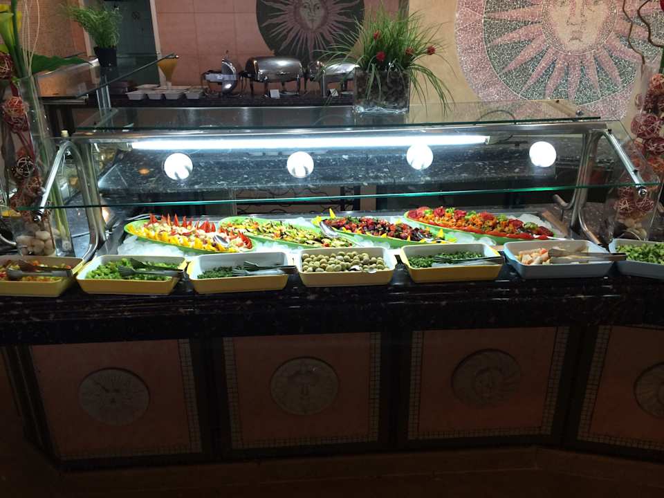Abendessen im Restaurant SUNRISE Holidays Resort (Adults Only)