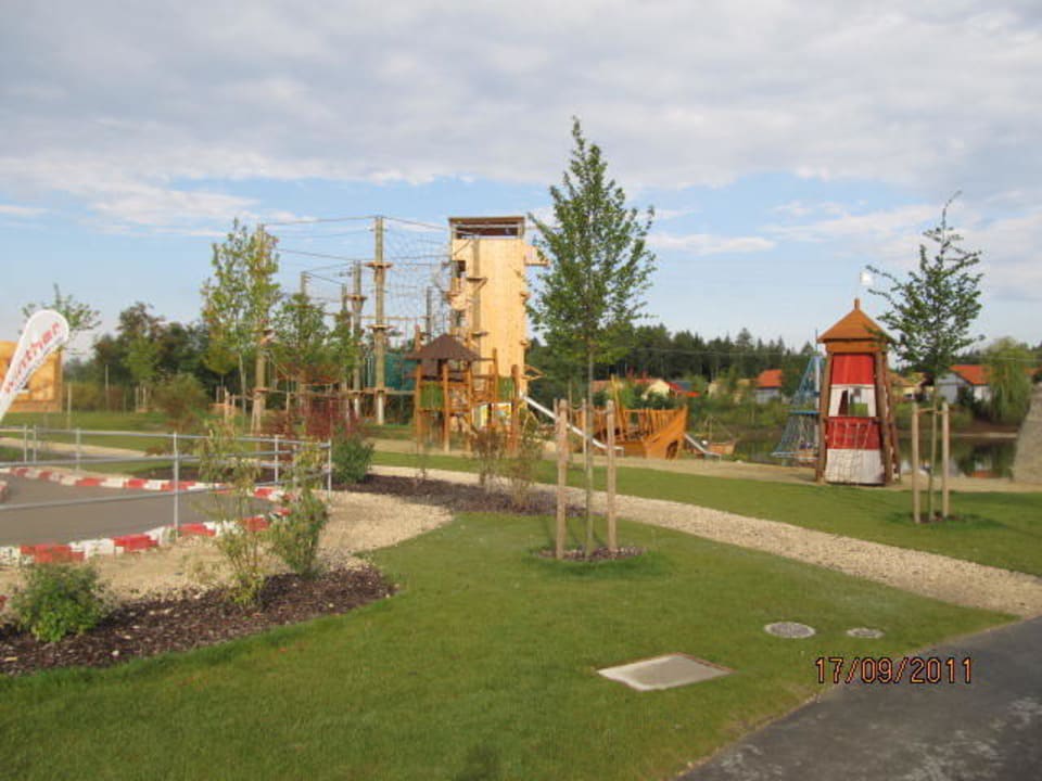Spielplatz und Kletterturm LEGOLAND Feriendorf