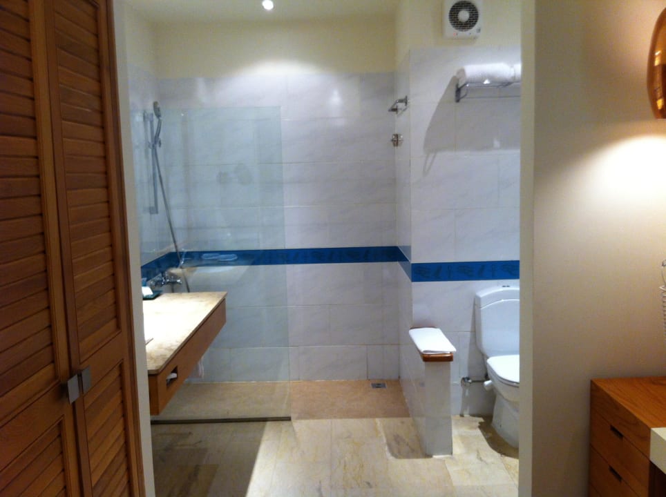 Dusche, WC und Waschbecken Mövenpick Resort & Spa El Gouna