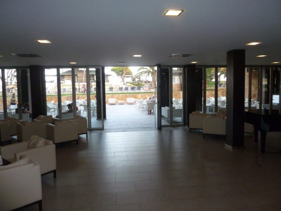 Gegenüber Hauptrestaurant Iberostar Selection Playa de Muro Village