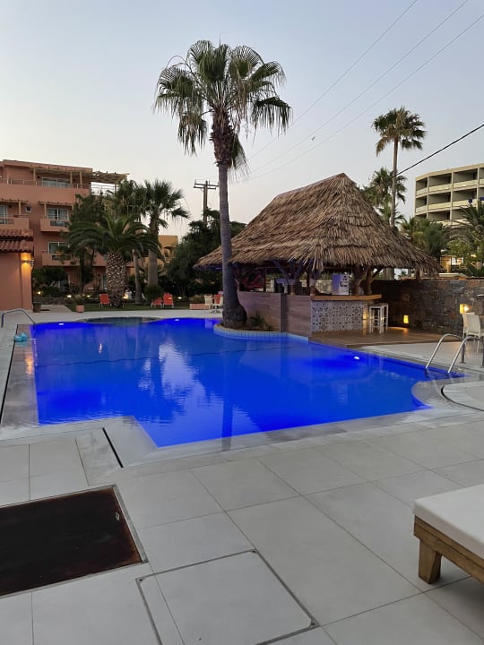 Pool High Beach Resort