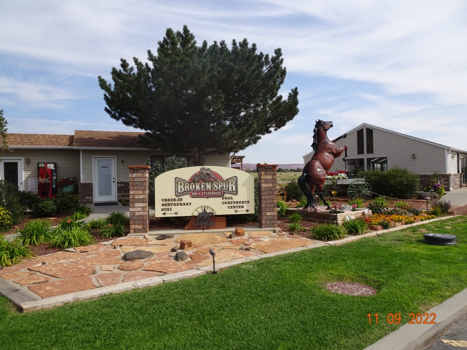 Außenansicht Broken Spur Inn & Steakhouse