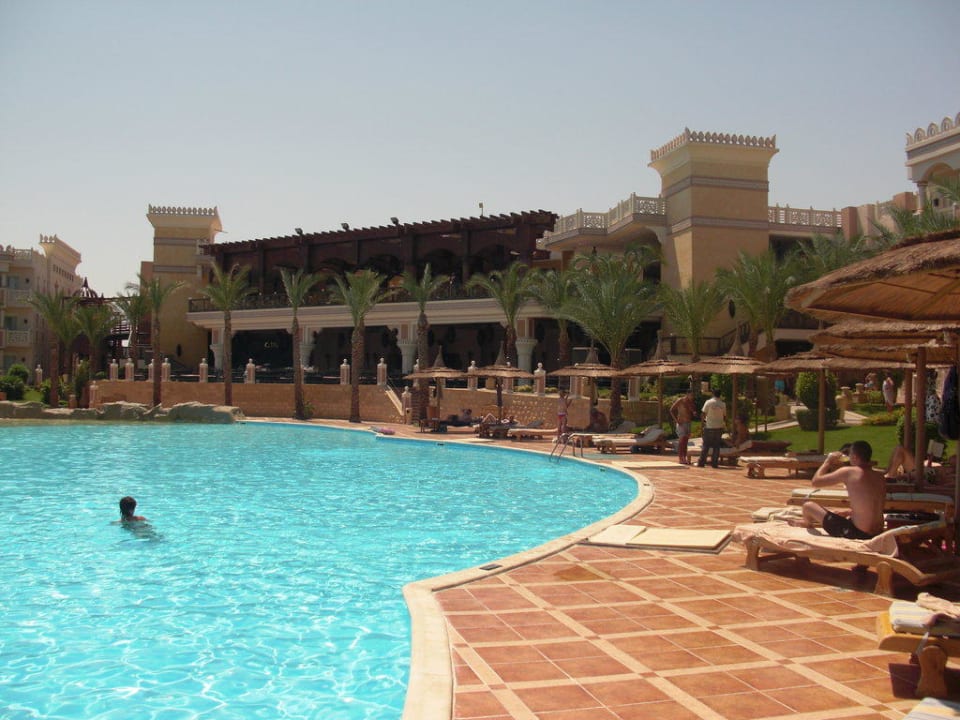 Haupthaus mit Restaurants, Cafes und Bar Pickalbatros Palace Resort