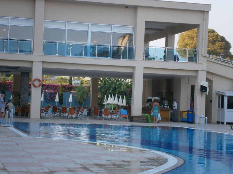 Pool und Poolbar Solivia Hotel