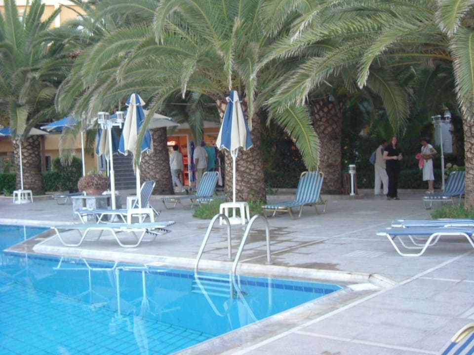 Pool Vantaris Luxury Beach Resort