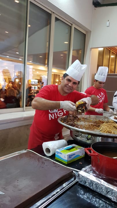 Koch Arif B. am Wok Hotel Delphin Diva