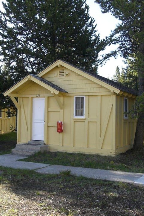 Eingang einer Cabin Hotel Lake Yellowstone