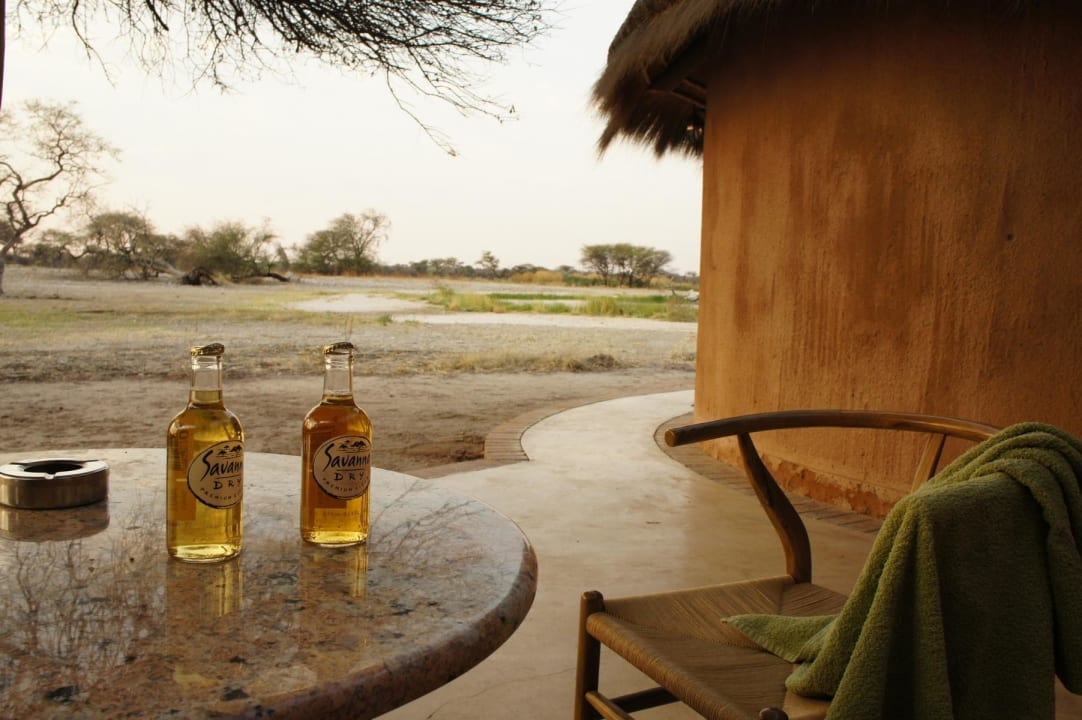 Blick auf das Wasserloch Onguma Game Reserve