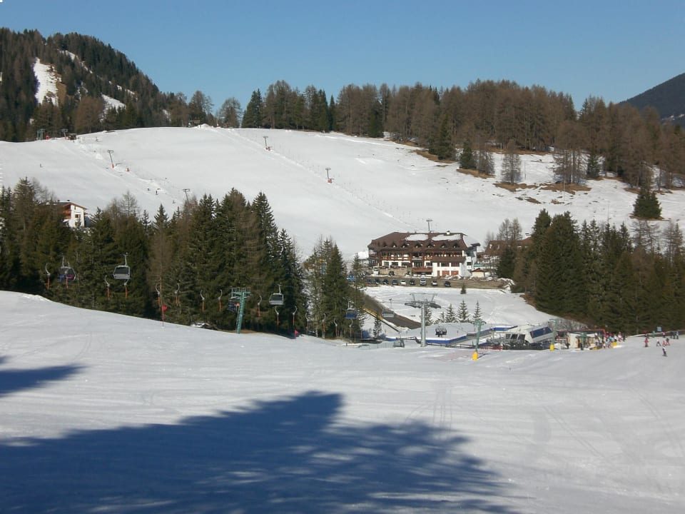 Zufahrt von der Piste Hotel Cendevaves