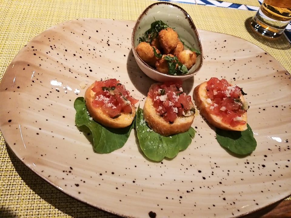 Gastro Acanthus Cennet Barut Collection