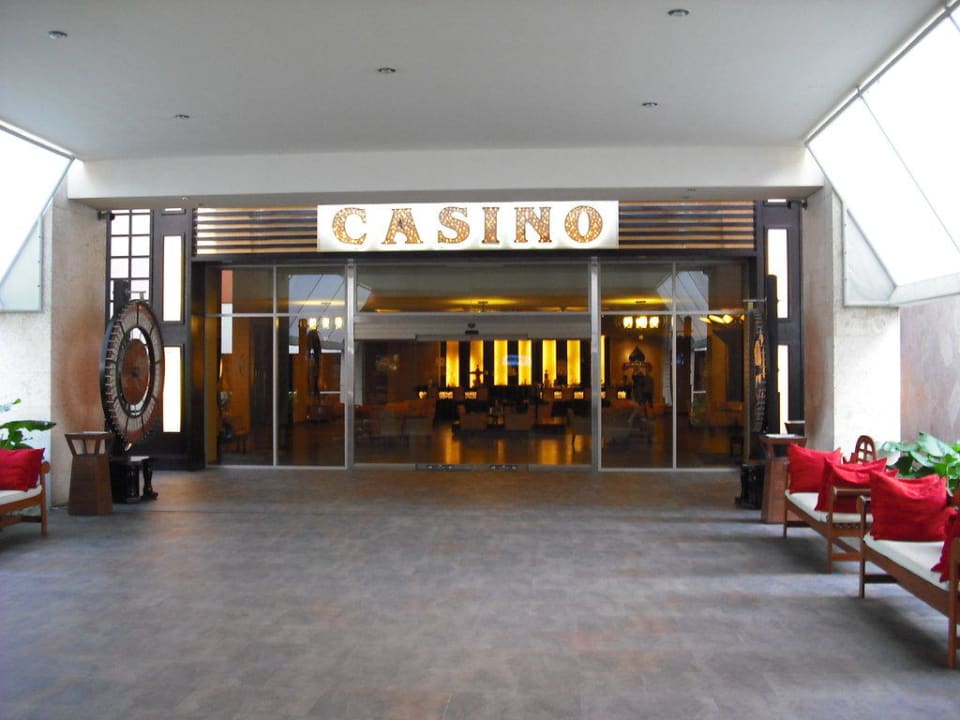 Der Eingang zum Casino und der Disco Bavaro Barceló Bávaro Palace
