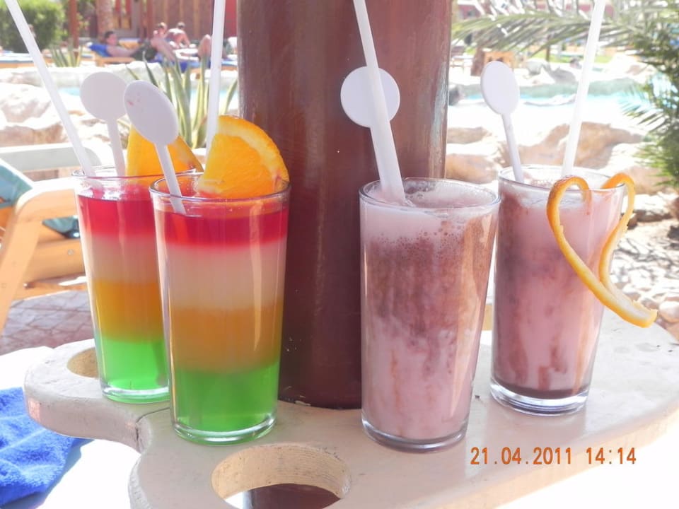 Lecker lecker Cocktails.  Pickalbatros Alf Leila Wa Leila Resort - Neverland Hurghada