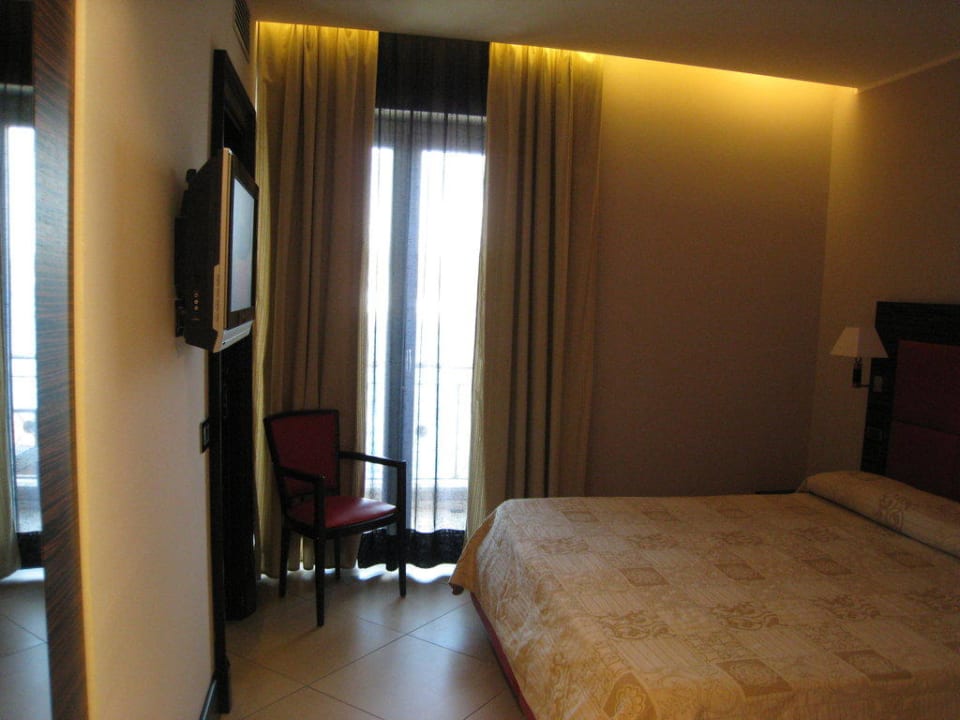 "Das Schlafzimmer" Hotel Excelsior (La Maddalena Stadt [Maddalena