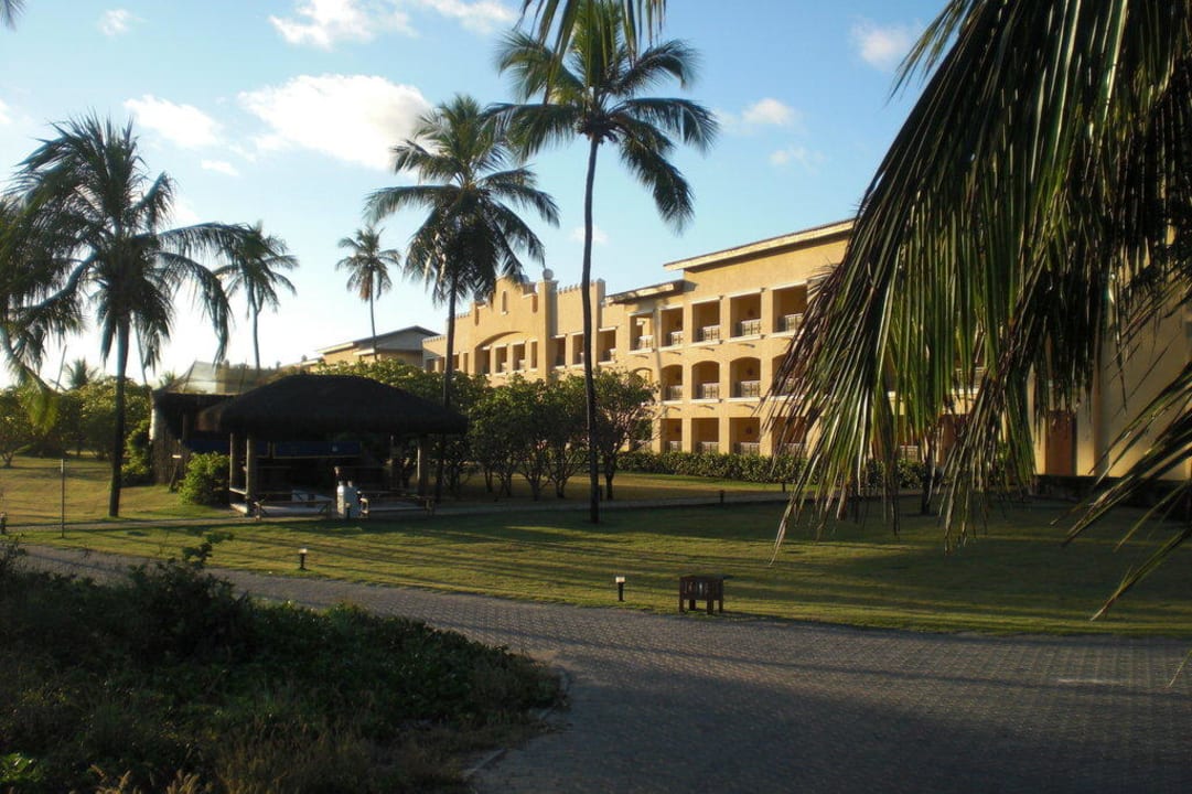 Gebäude 1 vom Golfplatz aus Iberostar Waves Bahia