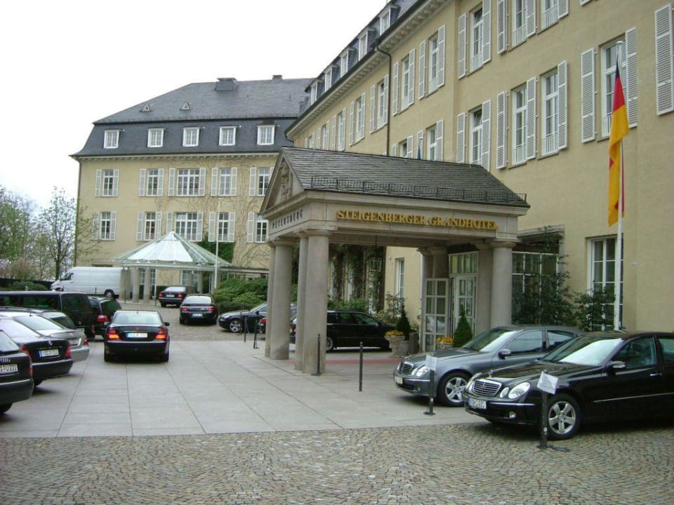 Eingang Steigenberger Icon Grandhotel Petersberg