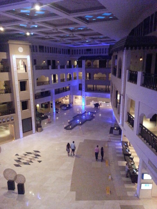 Lobby am Abend Steigenberger ALDAU Beach Hotel