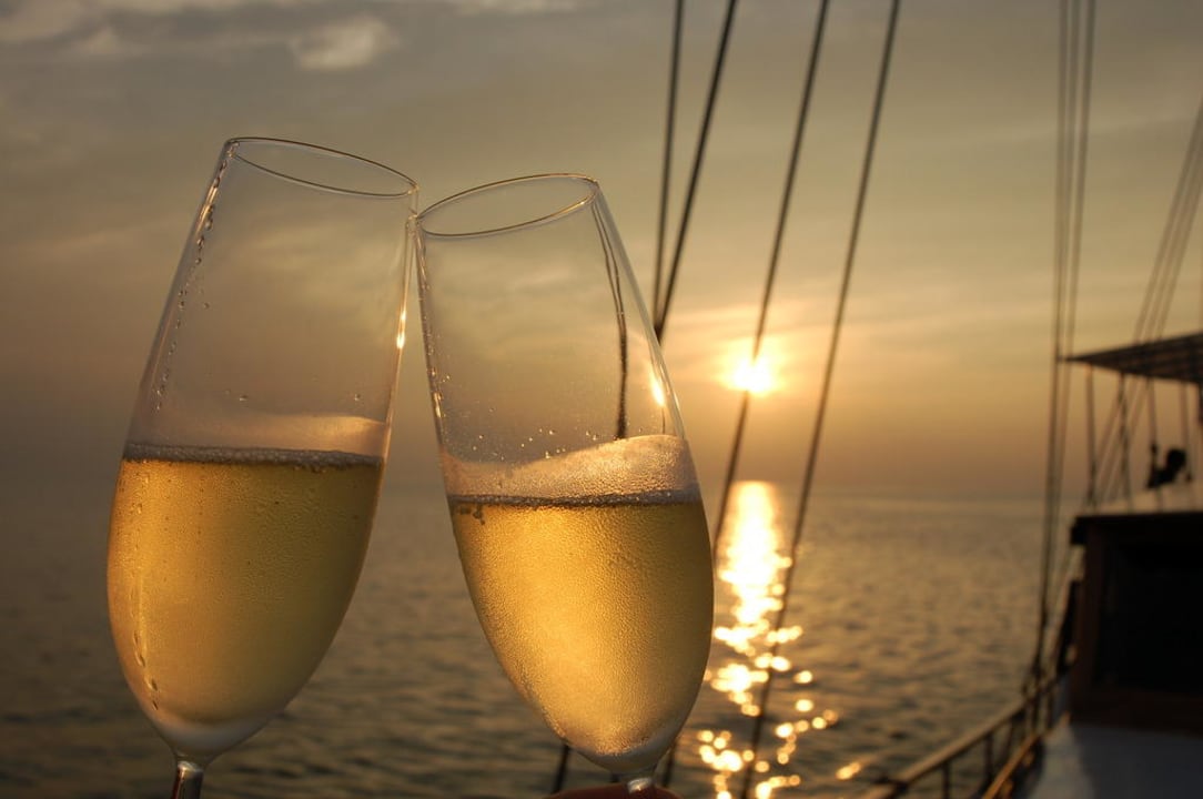 Auf dem Sunset-Segelausflug Mirihi Island Resort