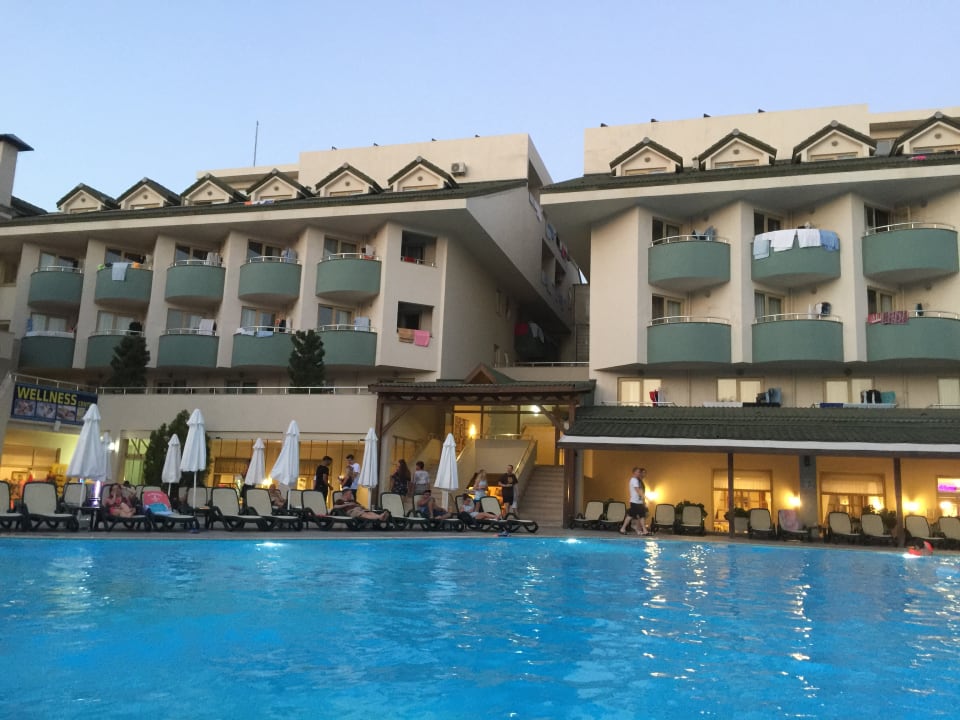 Pool Side Breeze Hotel