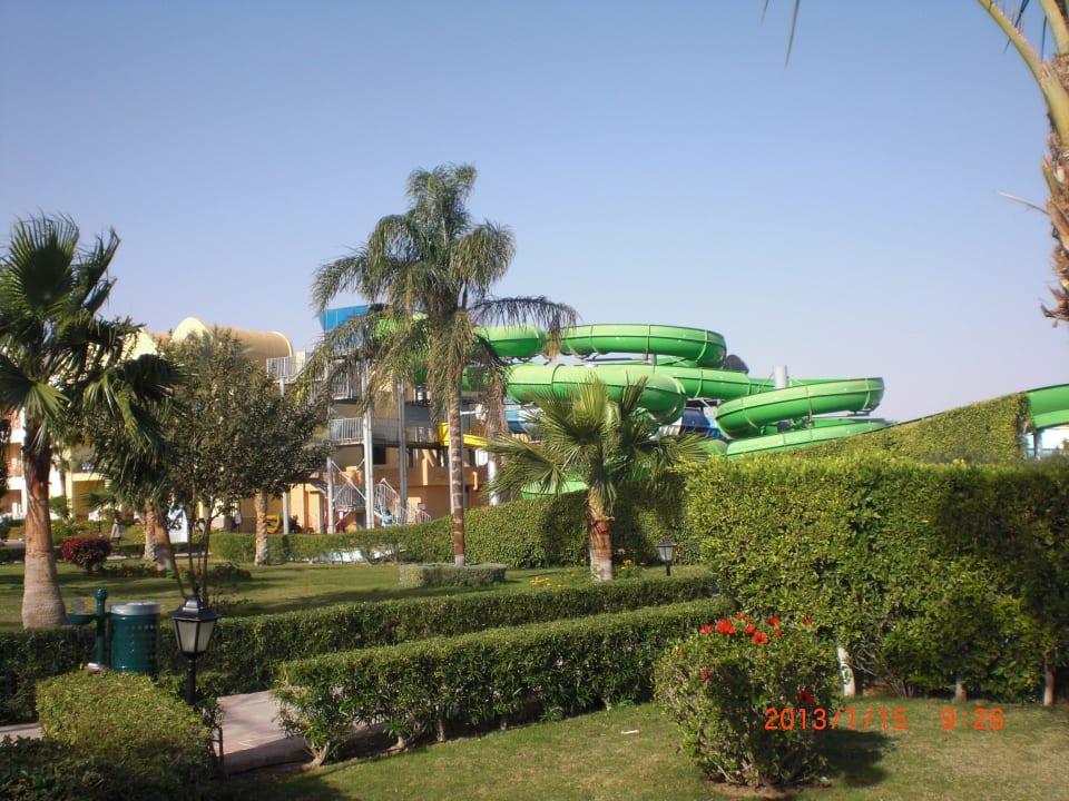 Blick auf Rutschen Titanic Beach Spa & Aqua Park