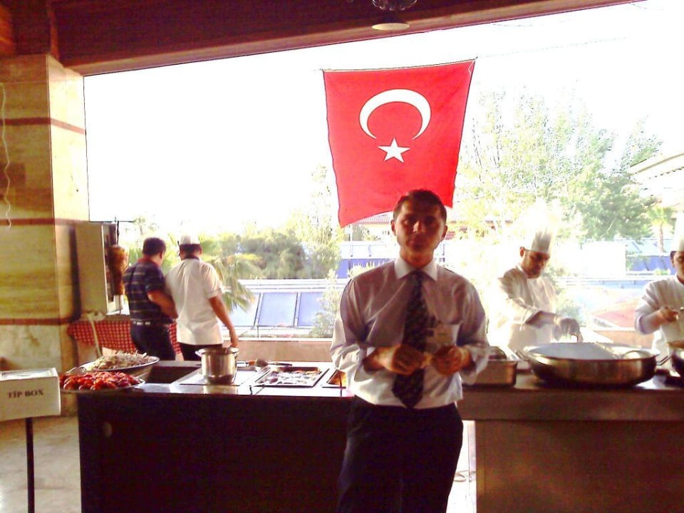 Osgür, der Restaurantchef am Grill Hotel Süral Garden