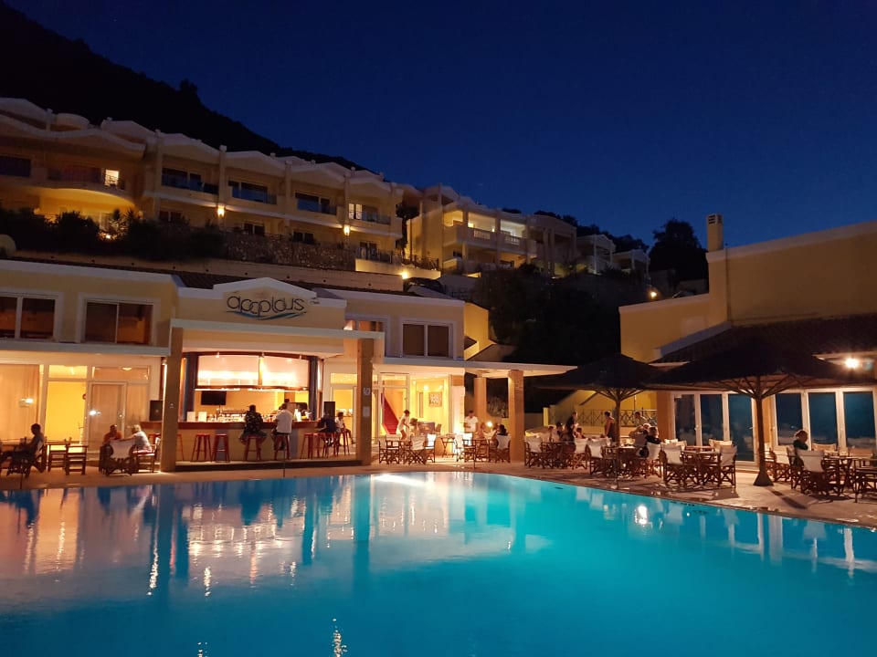 Pool Ithea Suites Hotel