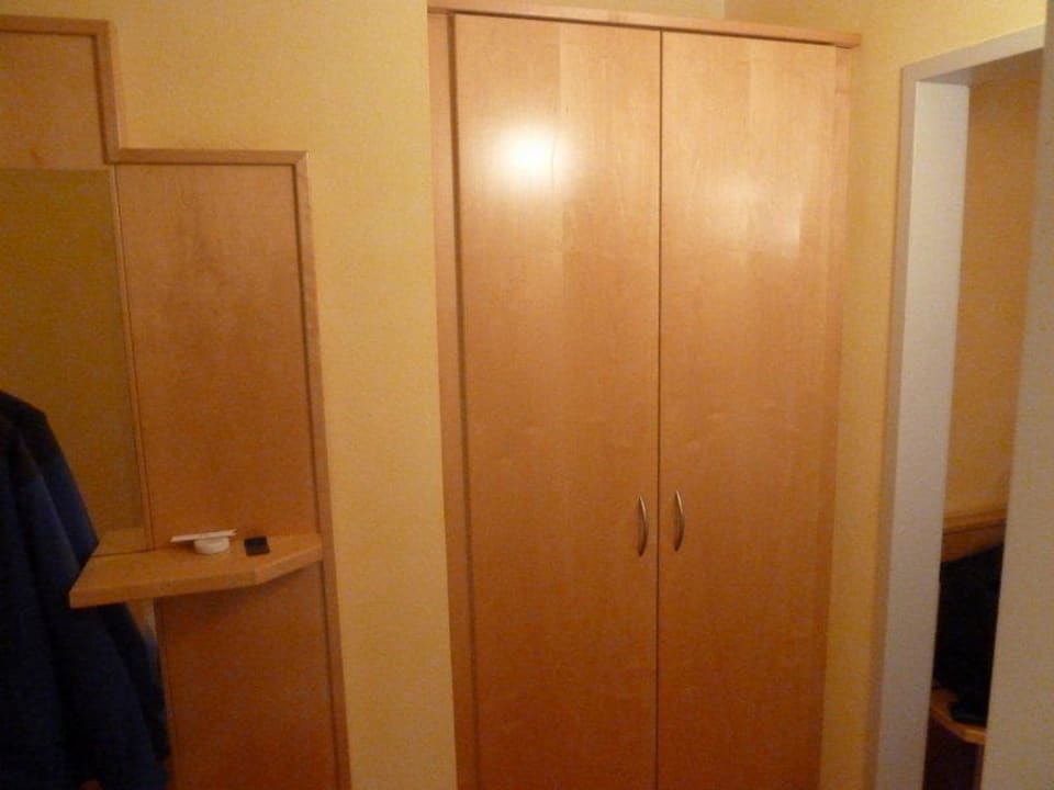 Ablage und Kleiderschrank Hotel Brücklwirt
