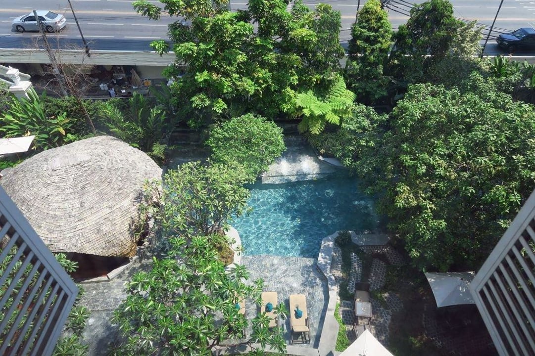 Pool mit 3 Liegen Hua Chang Heritage Hotel