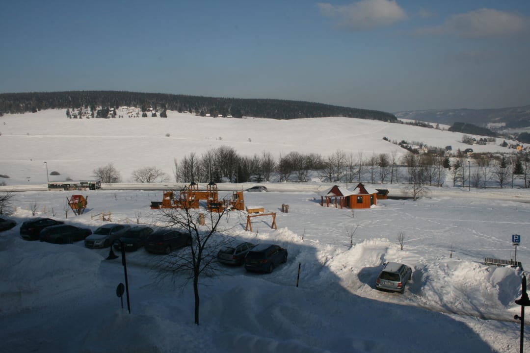 Ausblick zur Strasse  Elldus Resort - Familotel Erzgebirge