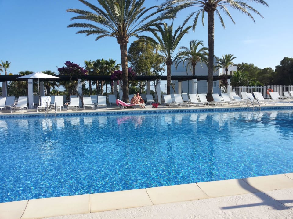 Der große Pool Cala Llenya Resort Ibiza