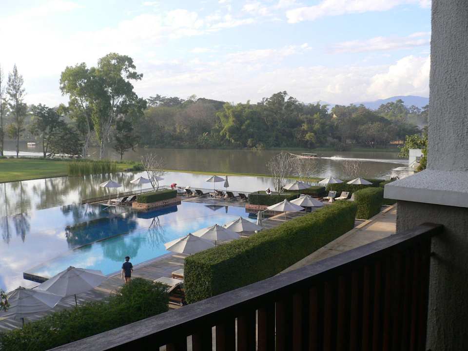 Blick auf Pool und Kok-River Le Meridien Chiang Rai Resort