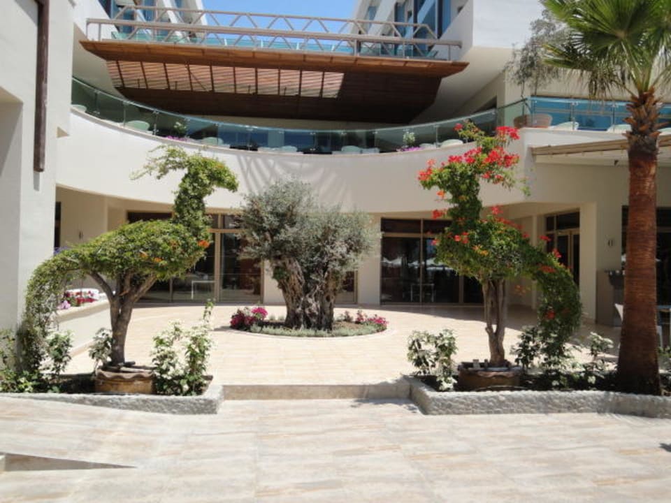 Blumenkunst Port Side Resort Hotel