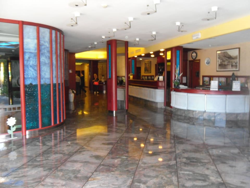 Blick auf die Rezeption Hotel Caravel
