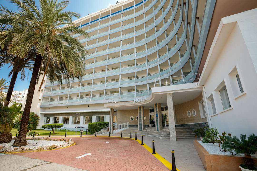 Außenansicht Hotel Tres Anclas