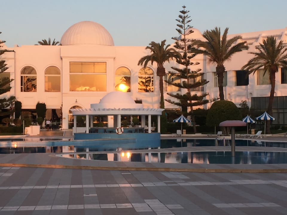 Morgens, vom Strand kommend Mahdia Palace Thalasso