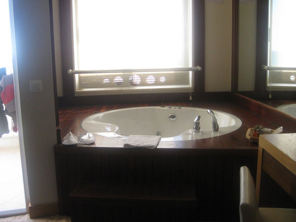 Jacuzzi im Zimmer 3005 Saturn Palace Resort Hotel