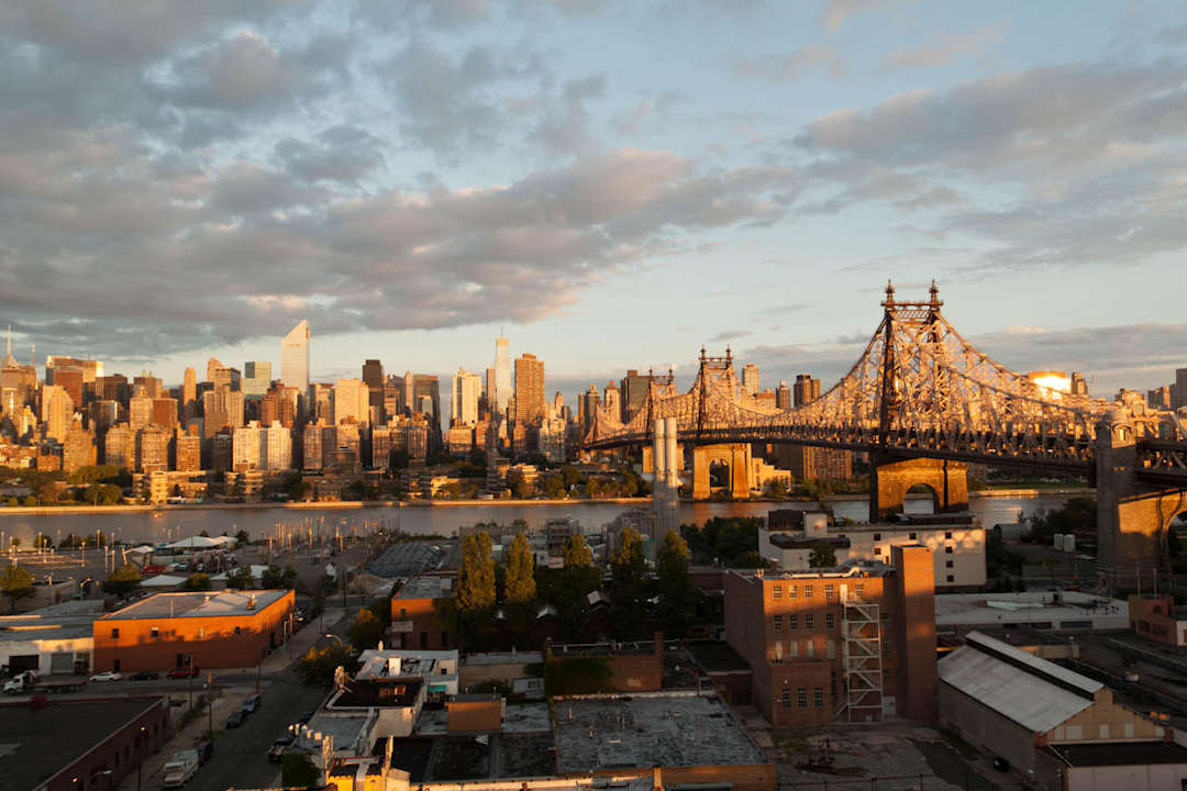 Aufwachen mit Queensboro Bridge im Sonnenaufgang Z Hotel NYC