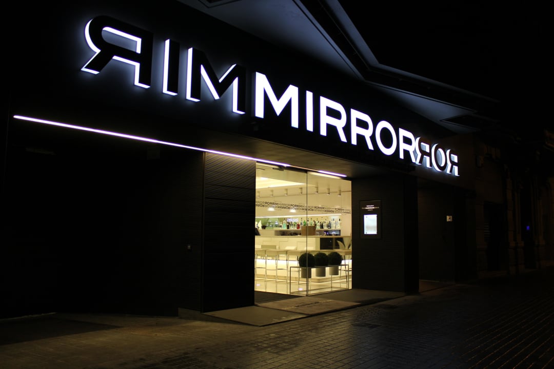 Eingang Hotel The Mirror Barcelona