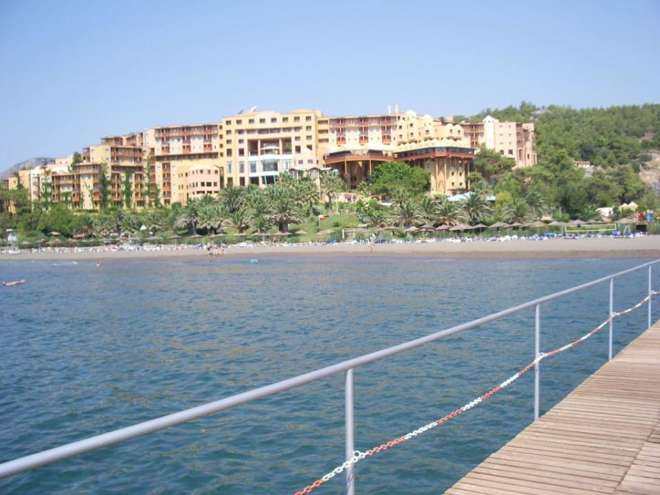 Blick vom Wasser auf das Hotel ROBINSON SARIGERME PARK
