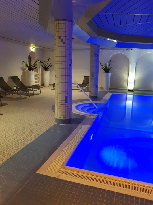 Pool Essential by Dorint Frankfurt-Niederrad