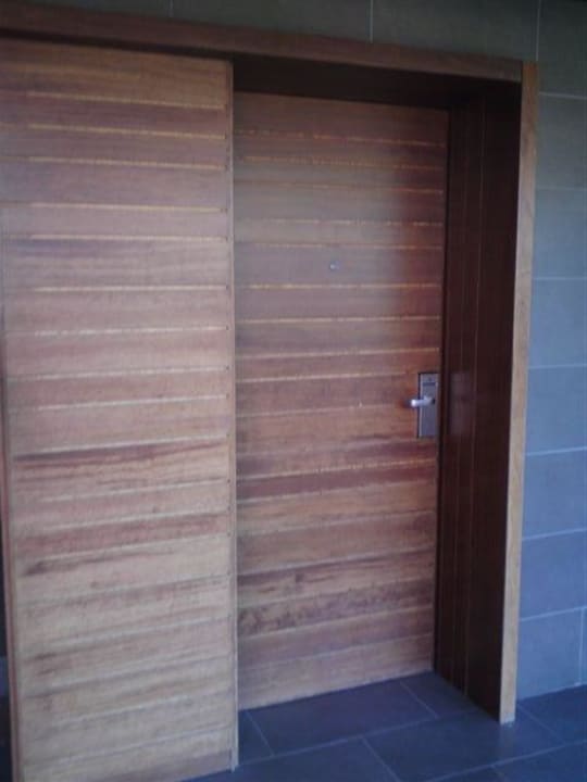 Die Zimmertüren aus Massivholz  Salobre Hotel Resort & Serenity