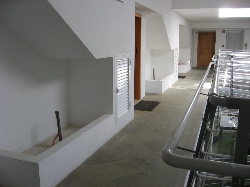 Auch innen hässlich und unfertig Golden Club Cabanas