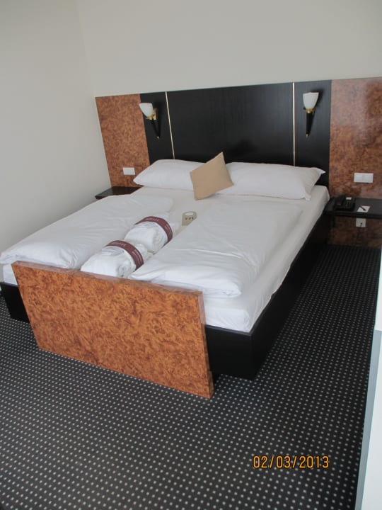Feines und prima ausgerichtetes "Box-Spring-Bett" Mercure Hotel Plaza Essen