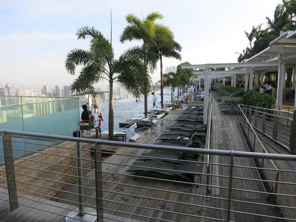 Morgends, um 7 uhr am Pool Marina Bay Sands