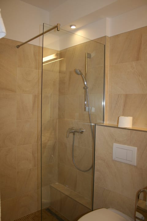 Die Dusche im Badezimmer Hotel Europa Fit Superior Hévíz