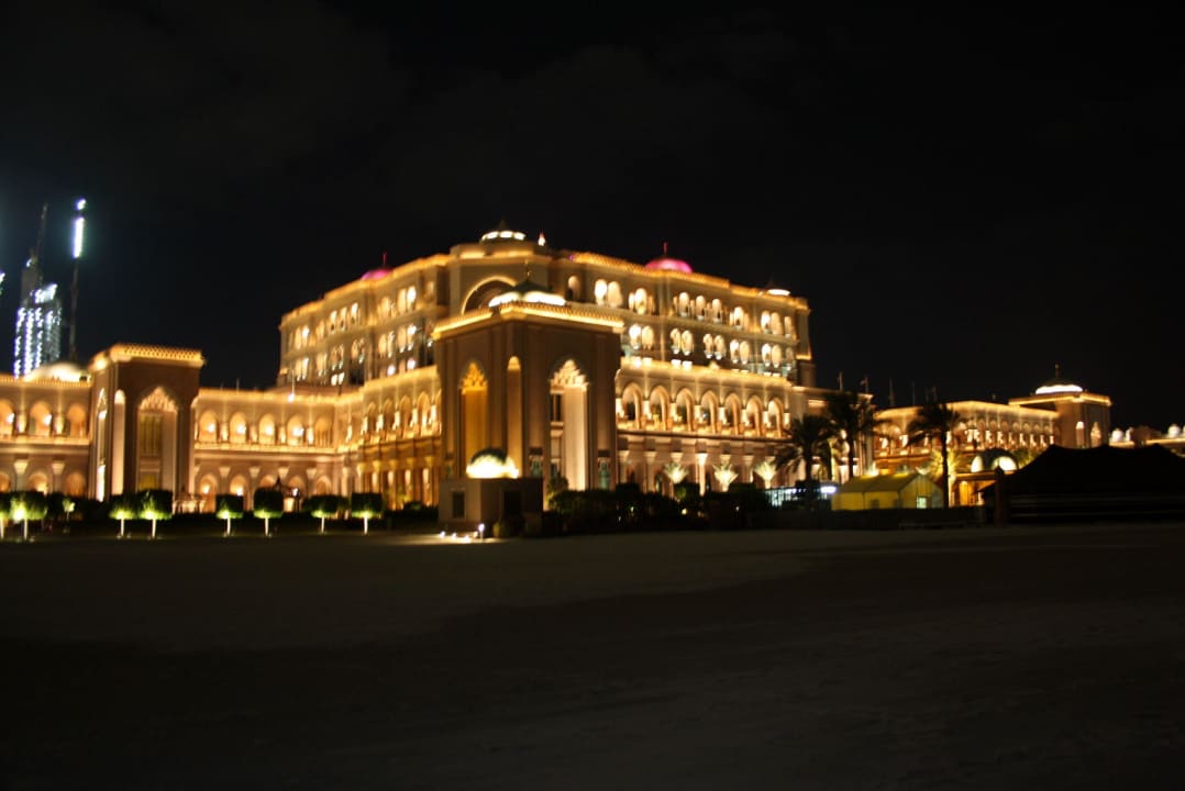 Nachtaufnahme Emirates Palace Mandarin Oriental