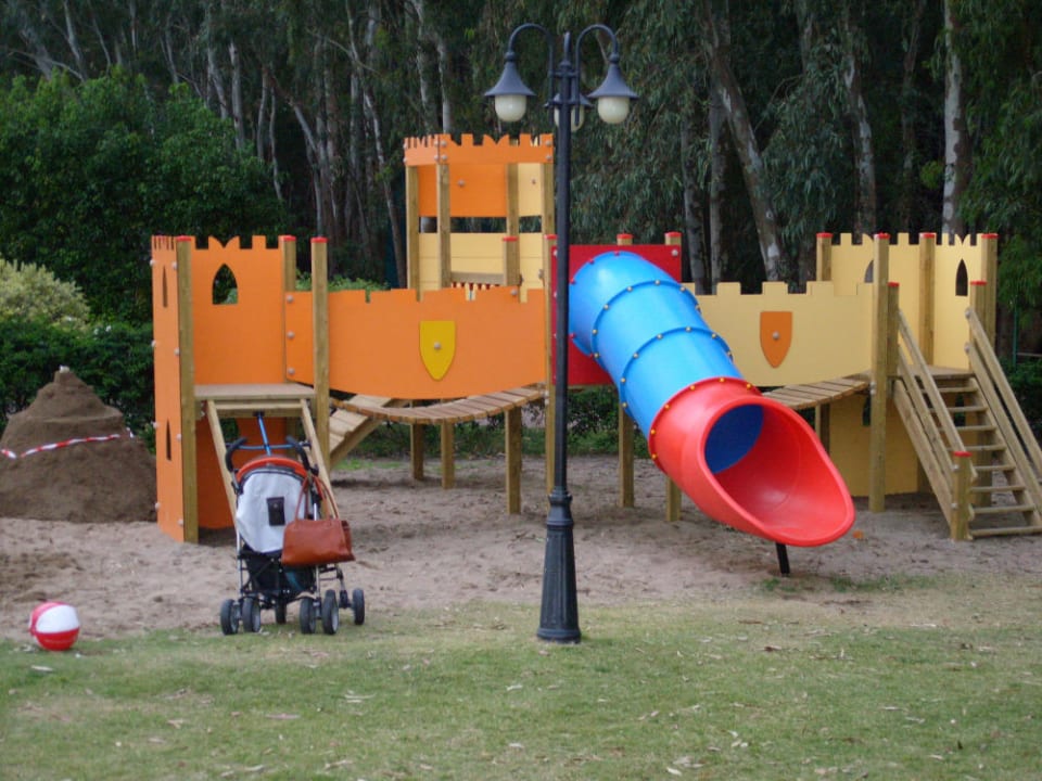 Der Spielplatz beim Mini Club Falkensteiner Club Funimation Garden Calabria