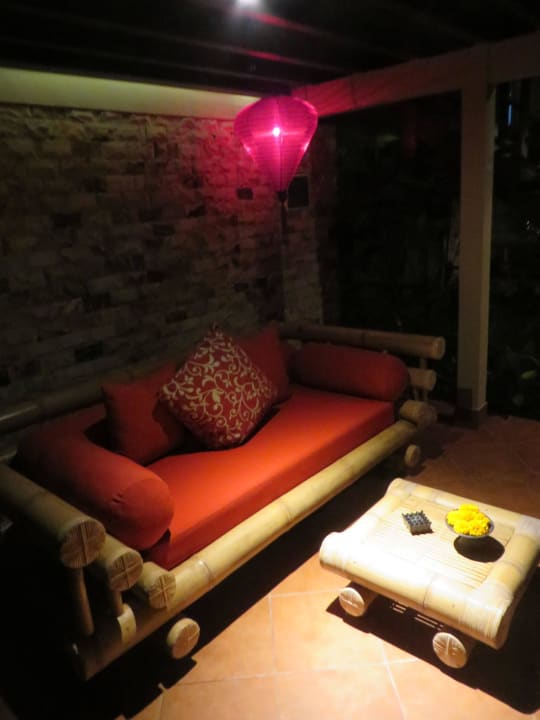 Terrasse bei Nacht Segara Village Hotel